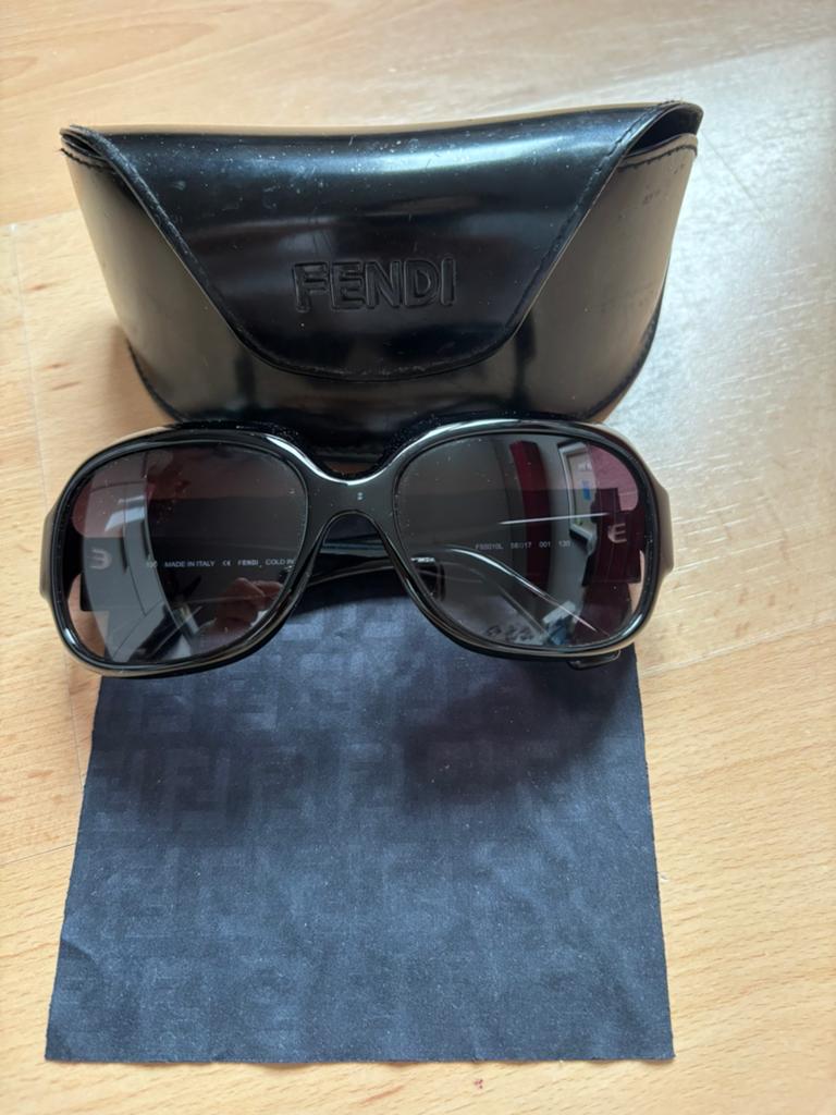 Fendi Zonnebril met etui en doekje, Overige merken, Gebruikt, Zonnebril, Zwart