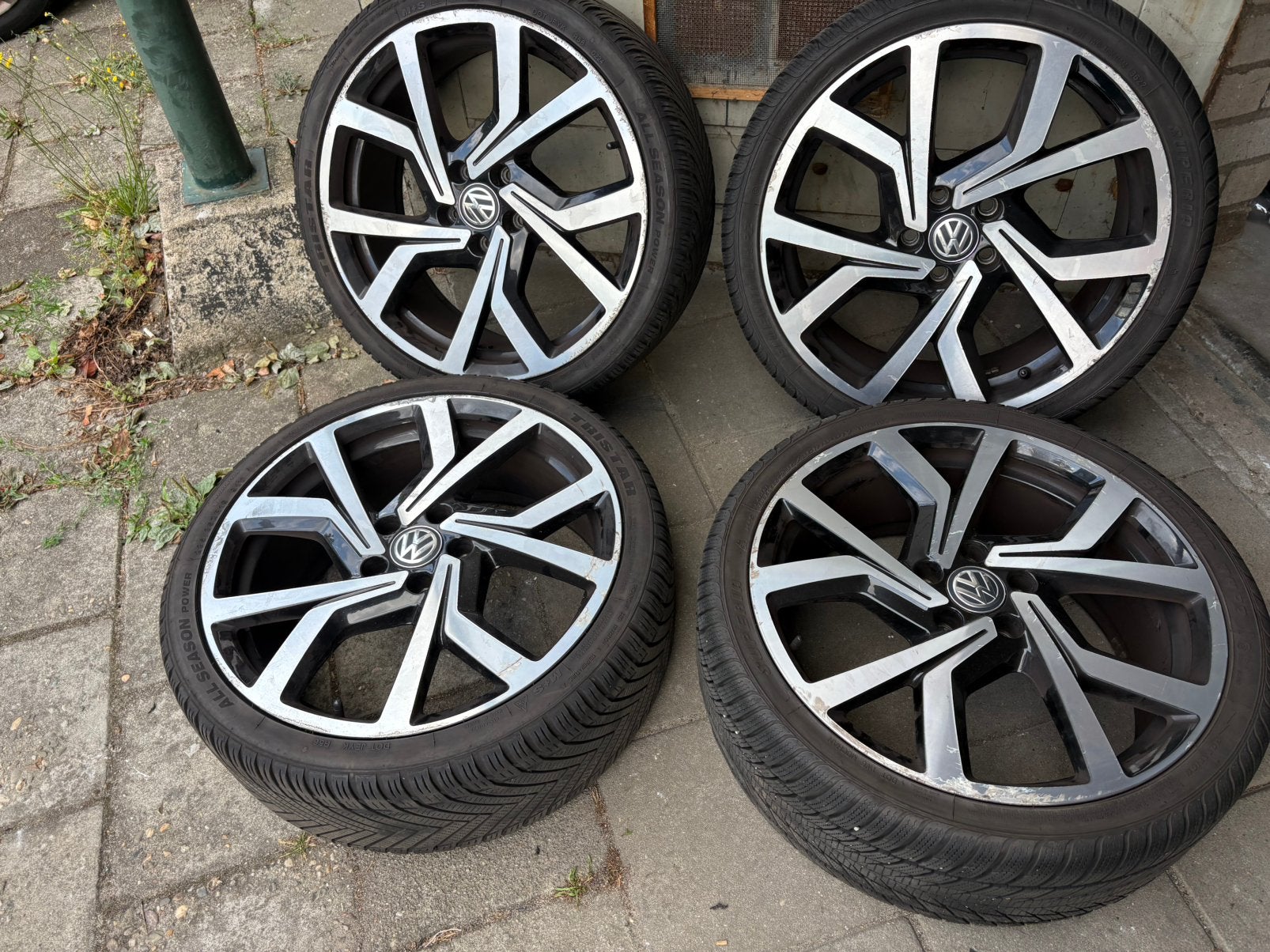 Origineel Volkswagen Golf 7 8 Caddy Brescia Velgen 235 35 19, 19 inch, Gebruikt, Total car expert, Banden en Velgen