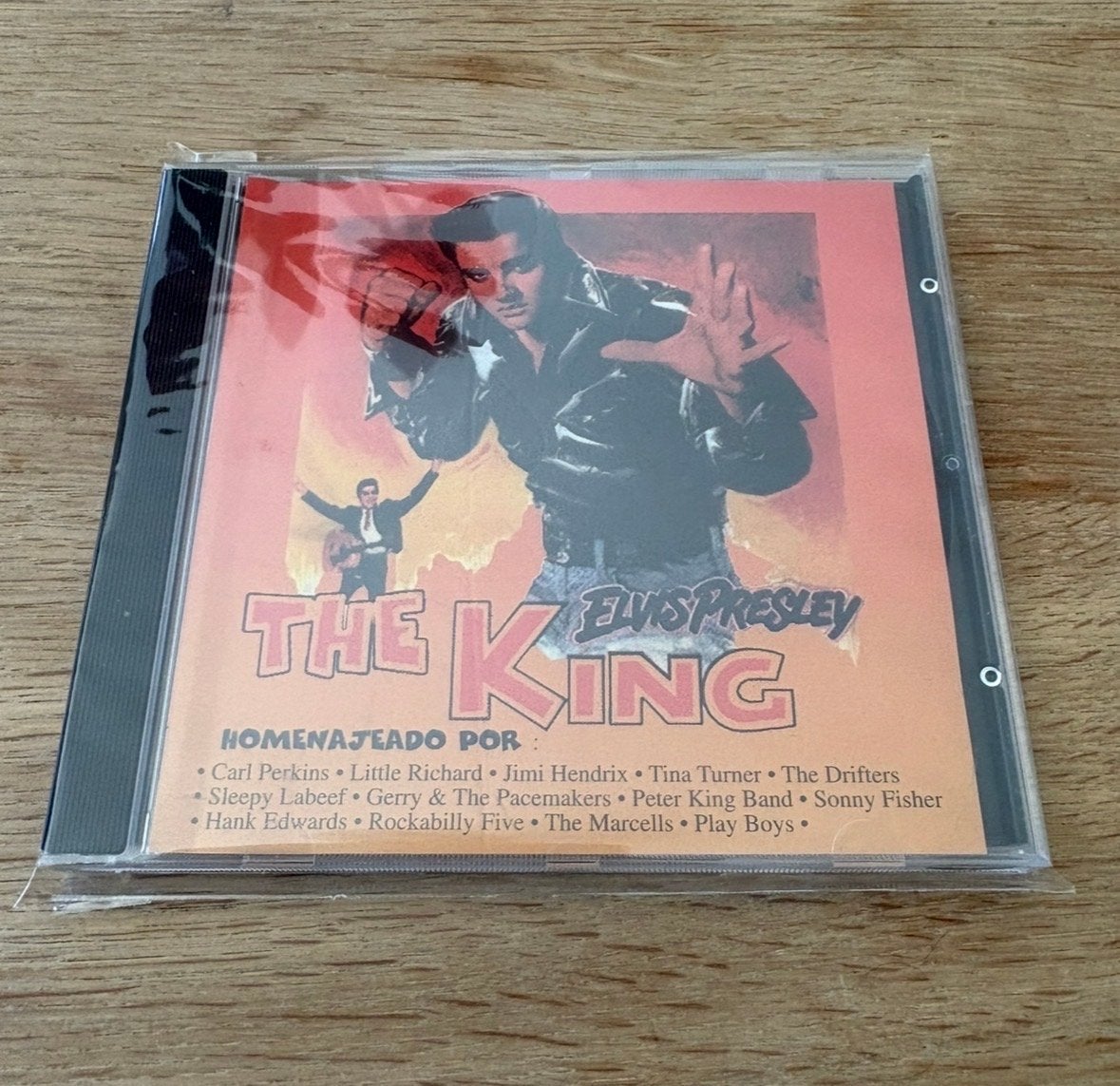 Elvis Presley The King (Homenajeado Por), Nieuw in verpakking, Inclusief doosje, Album, Verzenden