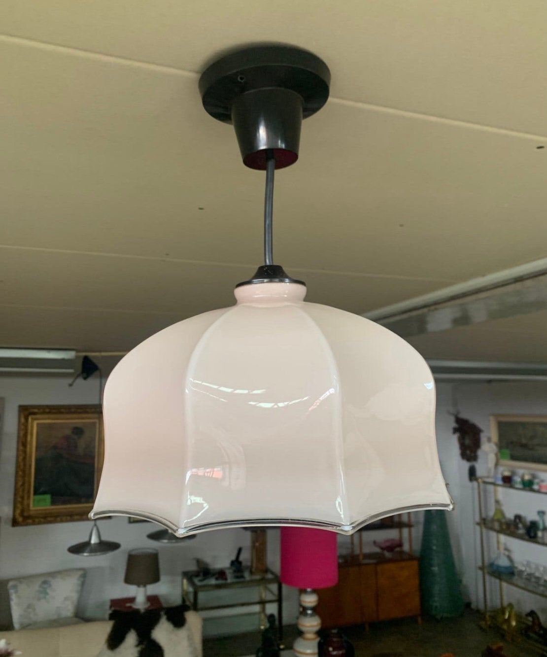 Lamp Art Deco hanglamp met kenmerkende rose glazen kap., Huis en Inrichting, Ophalen of Verzenden
