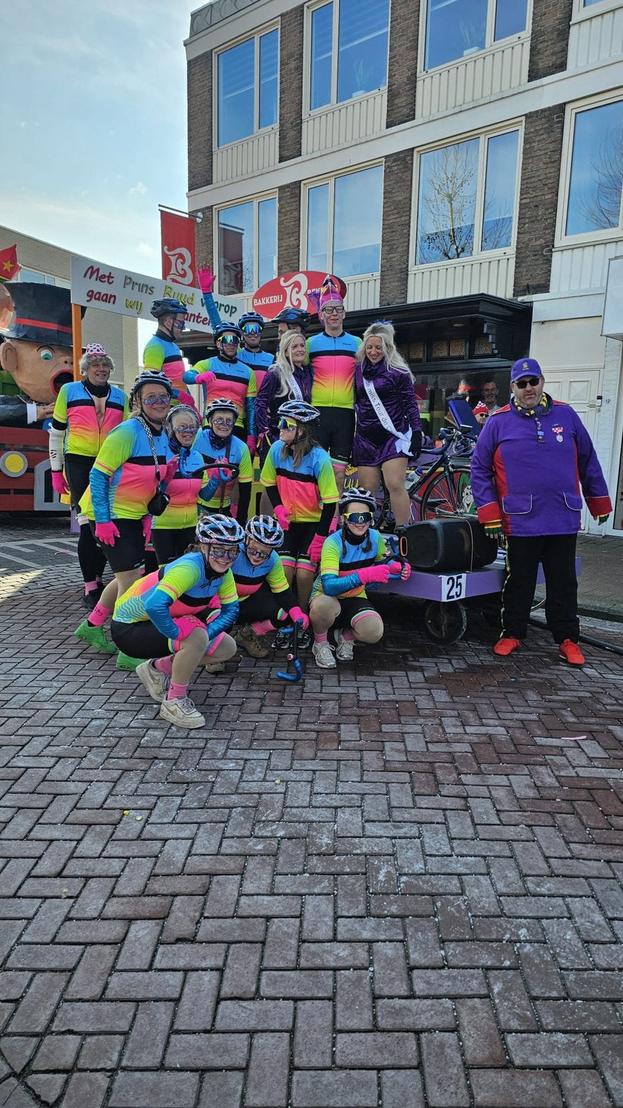 ludieke, prijswinnende loopgroep, fiets en opbouwwagen., Ophalen, Zo goed als nieuw, Maat 46/48 (XL) of groter, Carnaval