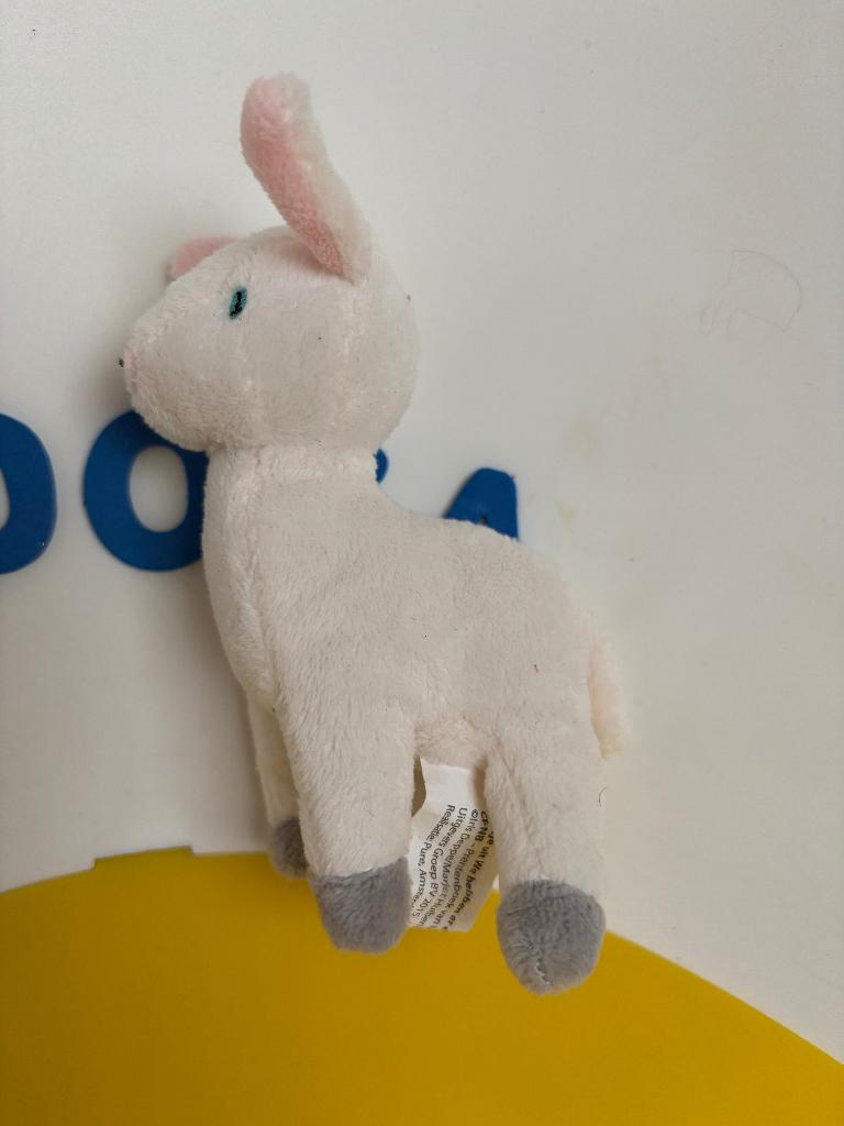 K1236 vingerpopje wij hebben er een geitje bij, Kinderen en Baby's, Speelgoed | Knuffels en Pluche, Ophalen of Verzenden, Overige typen