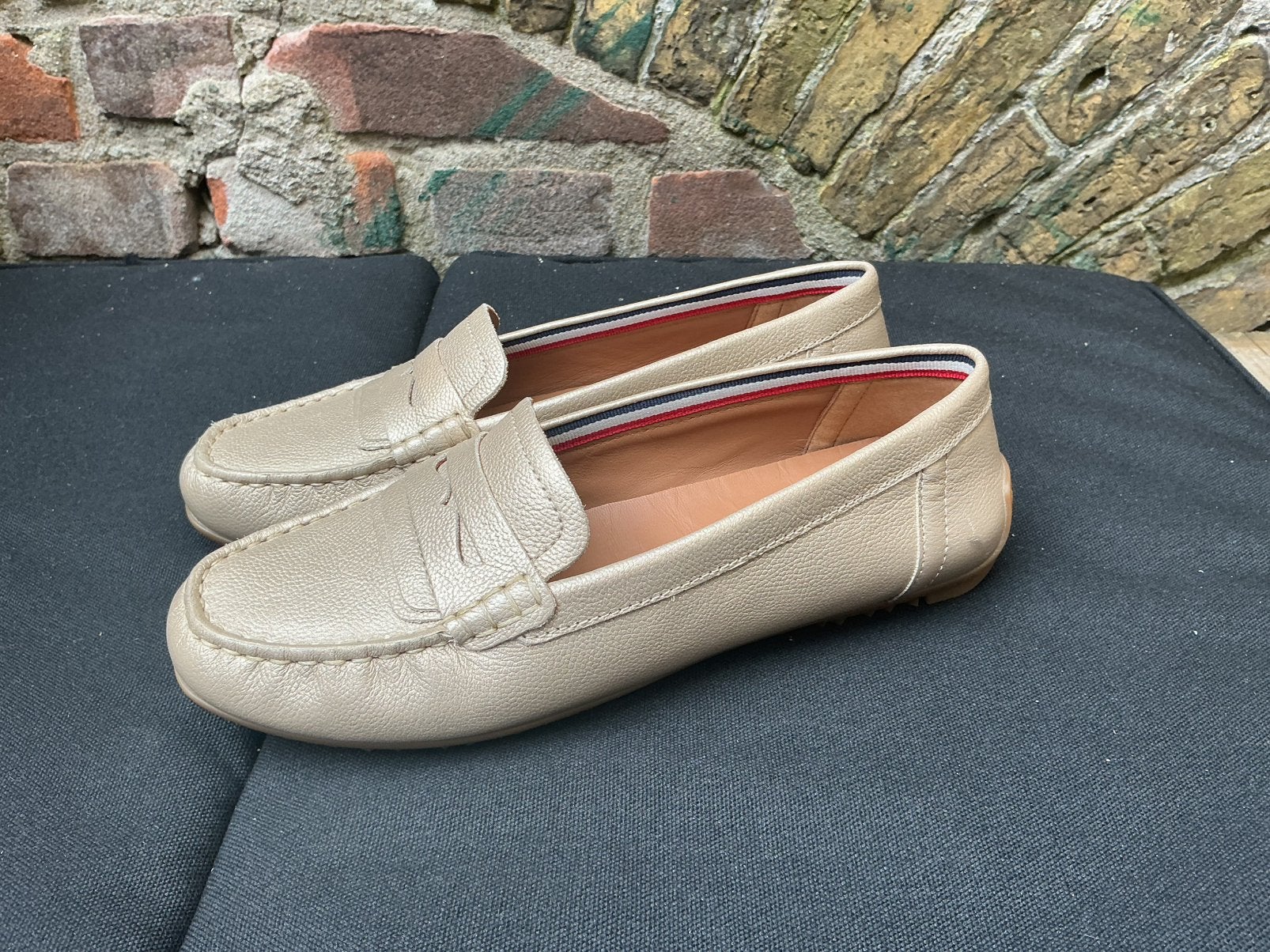 GEOX Moccassins Gripp Goud maat 37 nieuw, Ophalen of Verzenden, Zo goed als nieuw, Instappers