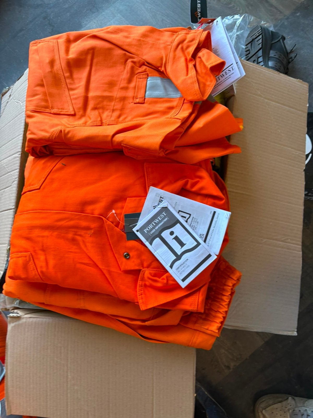 Diverse partij nieuwe werkkleding en veiligheidsartikelen, Ophalen, Nieuw