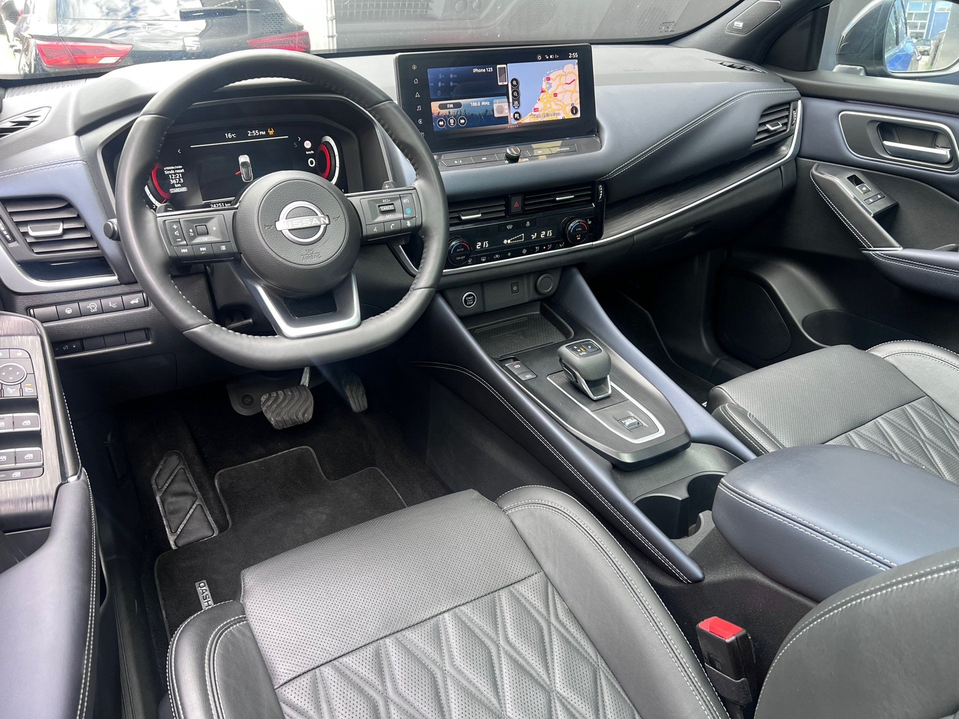 Nissan Qashqai 1.3 MHEV Tekna Plus Pano H&U Stoelmassage Car, Zwart, Blauw, Bedrijf, Qashqai