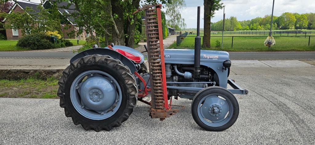 Ferguson TEF 32-R Oldtimer Tractor met Maaibalk, Zakelijke goederen, Tot 2500, Oldtimer, Ophalen of Verzenden, Tot 80 Pk