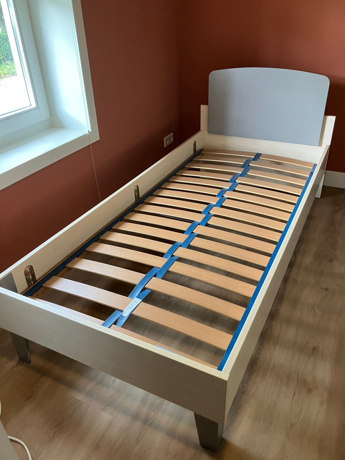 Leuk eenpersoonsbed 90x200 lattenbodem, matras(bescherming), Ophalen, 90 cm, Eenpersoons, Wit