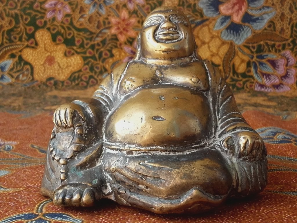 Mooi zwaar oud Chinees brons beeldje van Boeddha 8,1 cm.