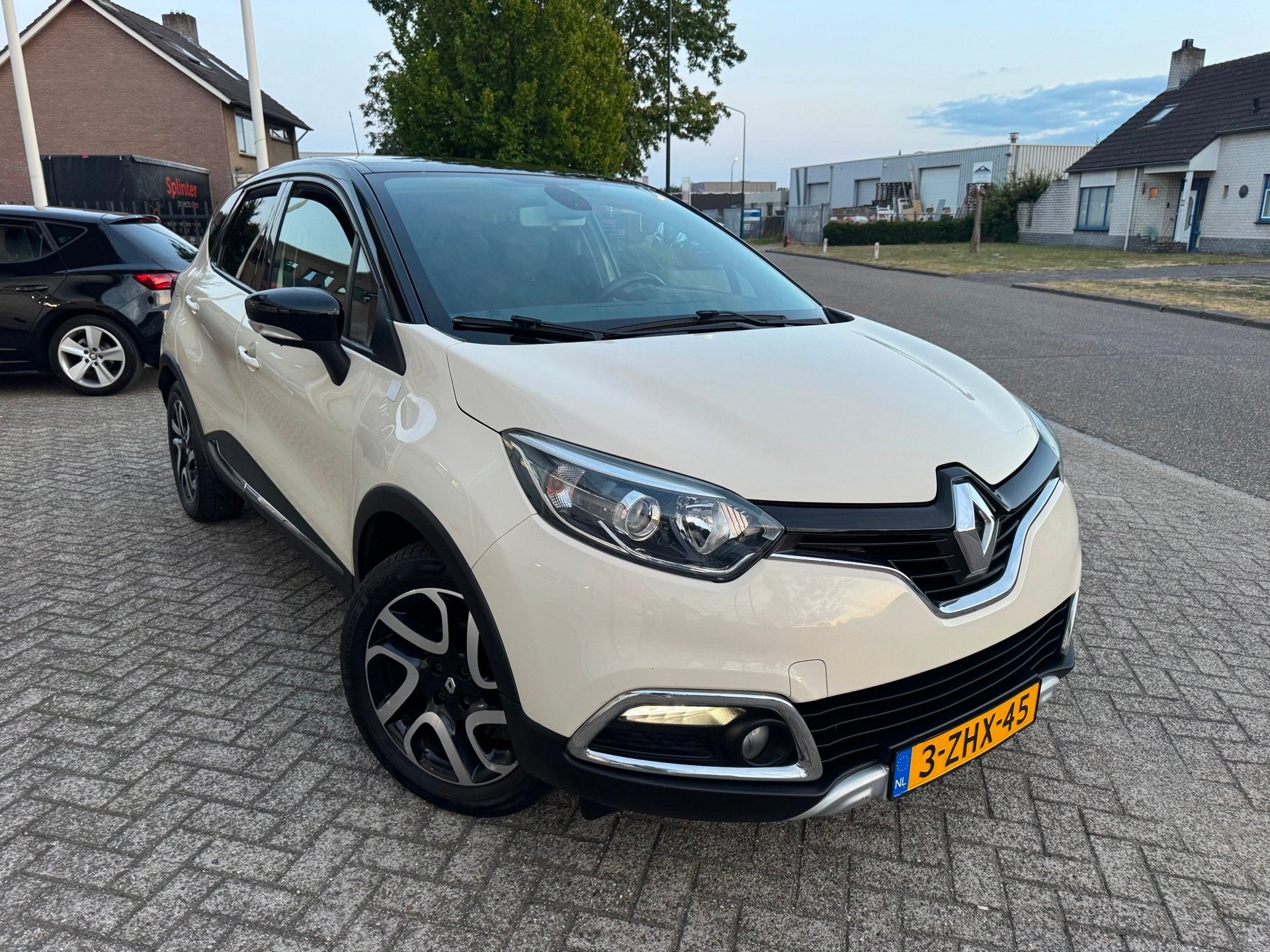 Renault Captur 0.9 TCe Helly Hansen Camera, Trekhaak, Navi, Auto's, Renault, Voorwielaandrijving, Gebruikt, Origineel Nederlands