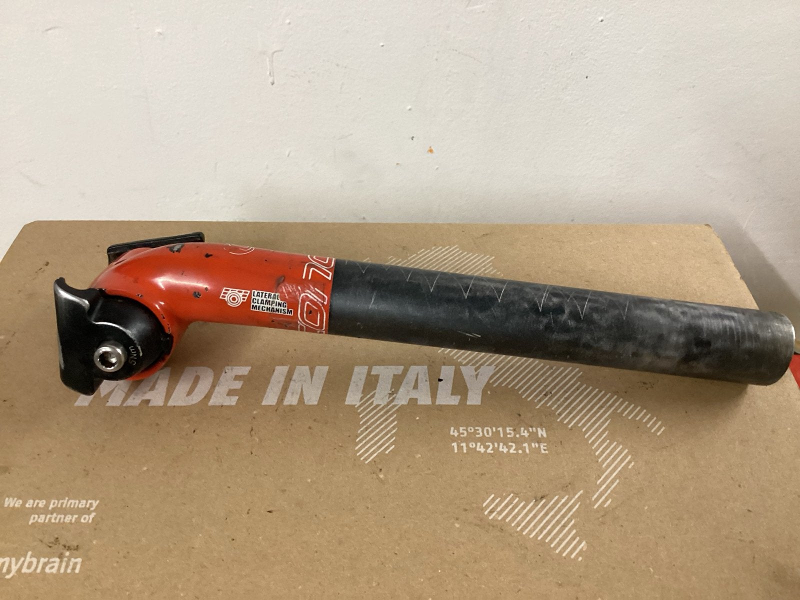 Zadelpen - Deda Elementi - Rood/Zwart, Gebruikt, Verzenden, Racefiets, Zadel