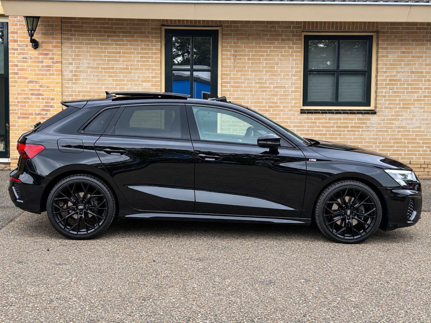 Audi A3 Sportback 35 TFSI S- Line | PANO | MATRIX |KEYLESS, 4 cilinders, 150 pk, Zwart, Bedrijf