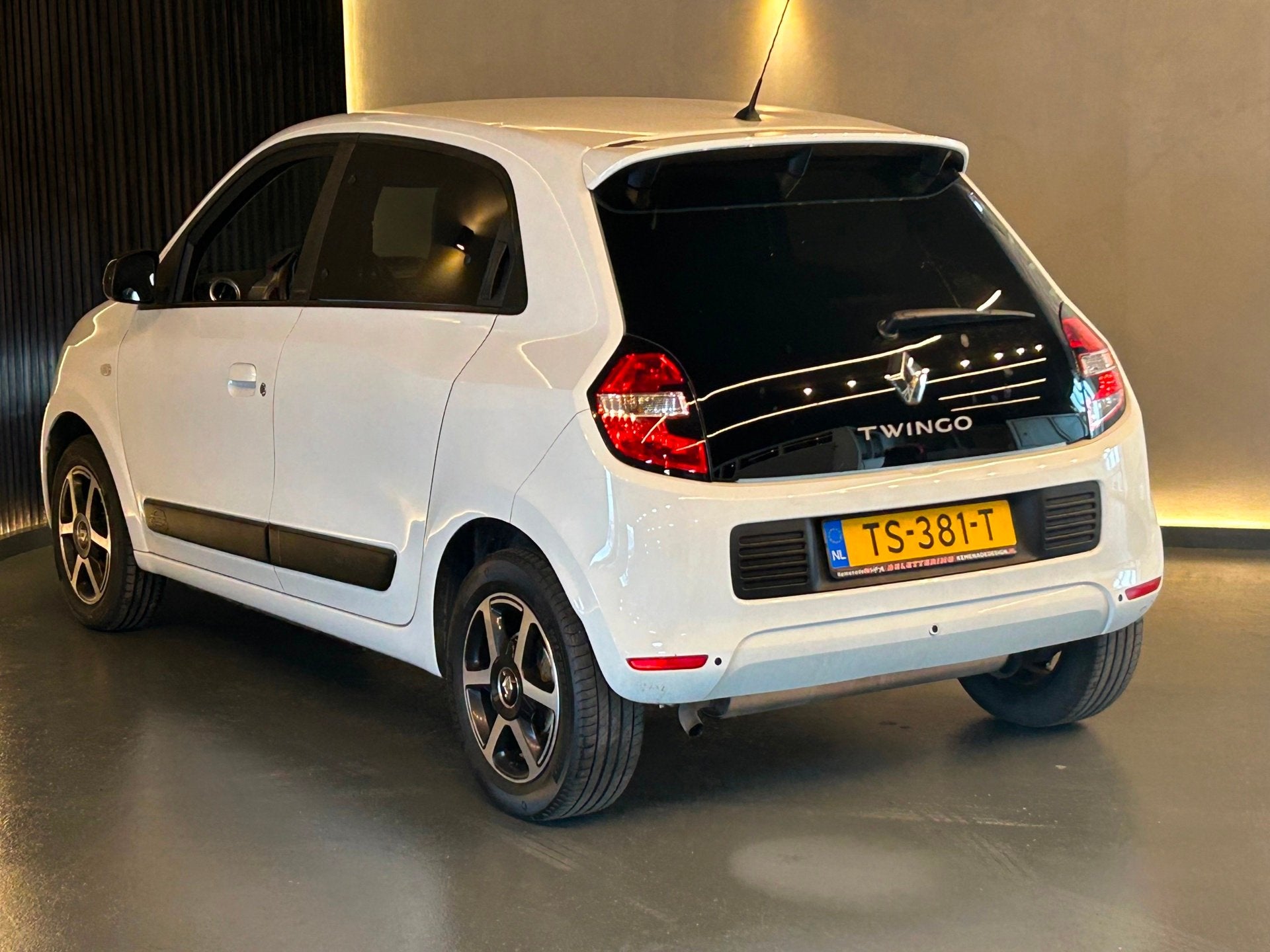Renault Twingo 1.0 SCe Limited|1e EIG|NAP|CRUISE|PARK SENS|A, Auto's, Gebruikt, Euro 6, 840 kg, 4 stoelen