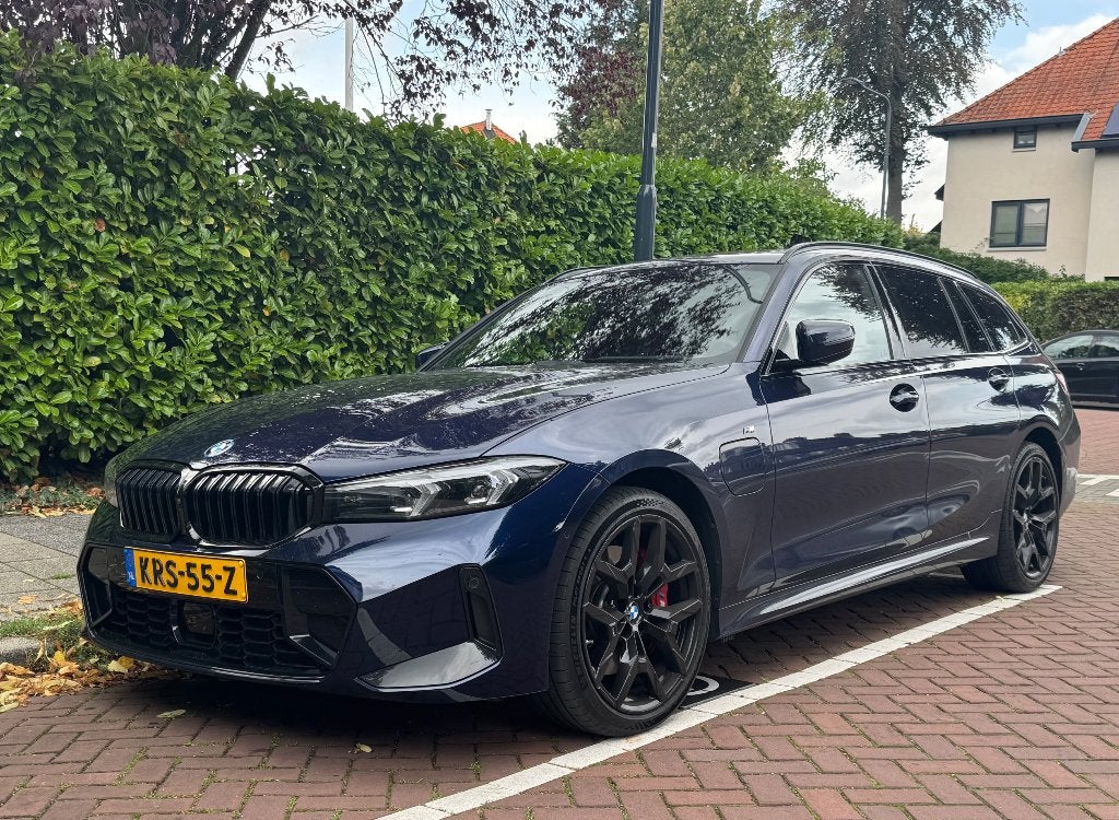 BMW 330e Touring Full Opt.! Fiscaal 56k! Tansanit Metallic, Auto's, 4 cilinders, Blauw, Plug-in hybride, Stationwagon