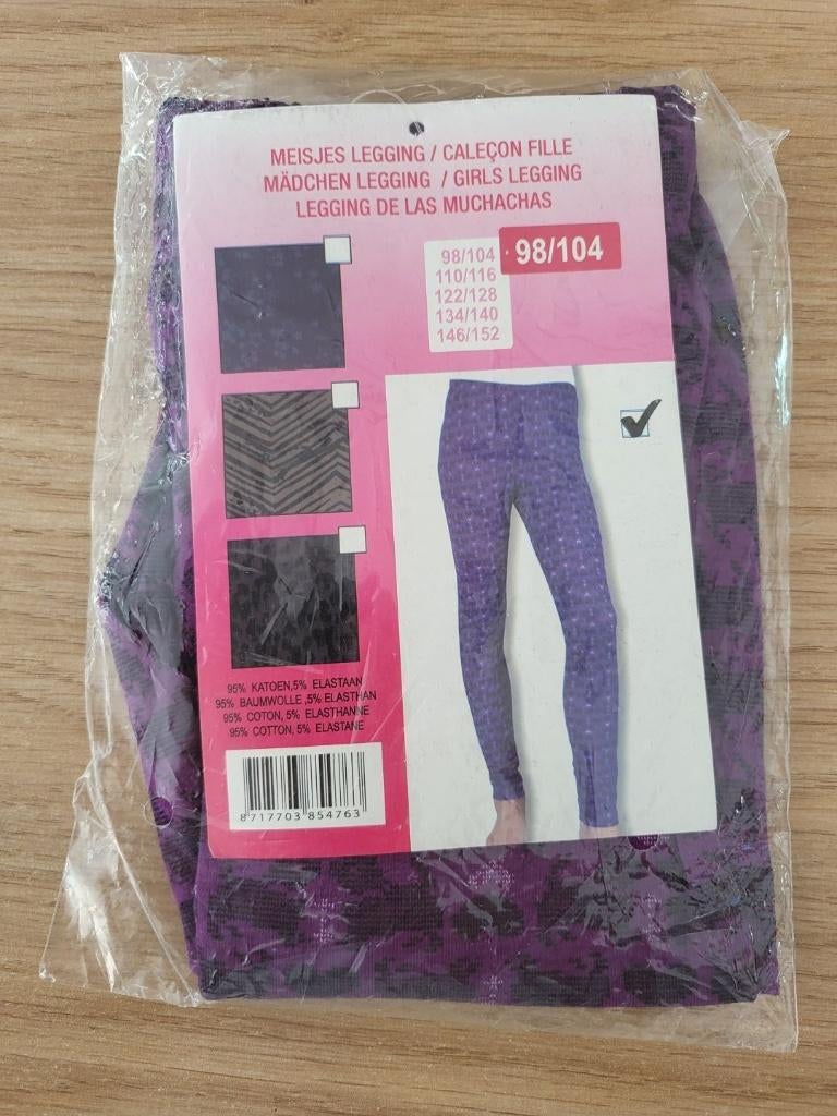 Nieuwe paarse legging voor meisjes – maat 98-104 , Ophalen of Verzenden, Nieuw, Meisje, Nacht- of Onderkleding