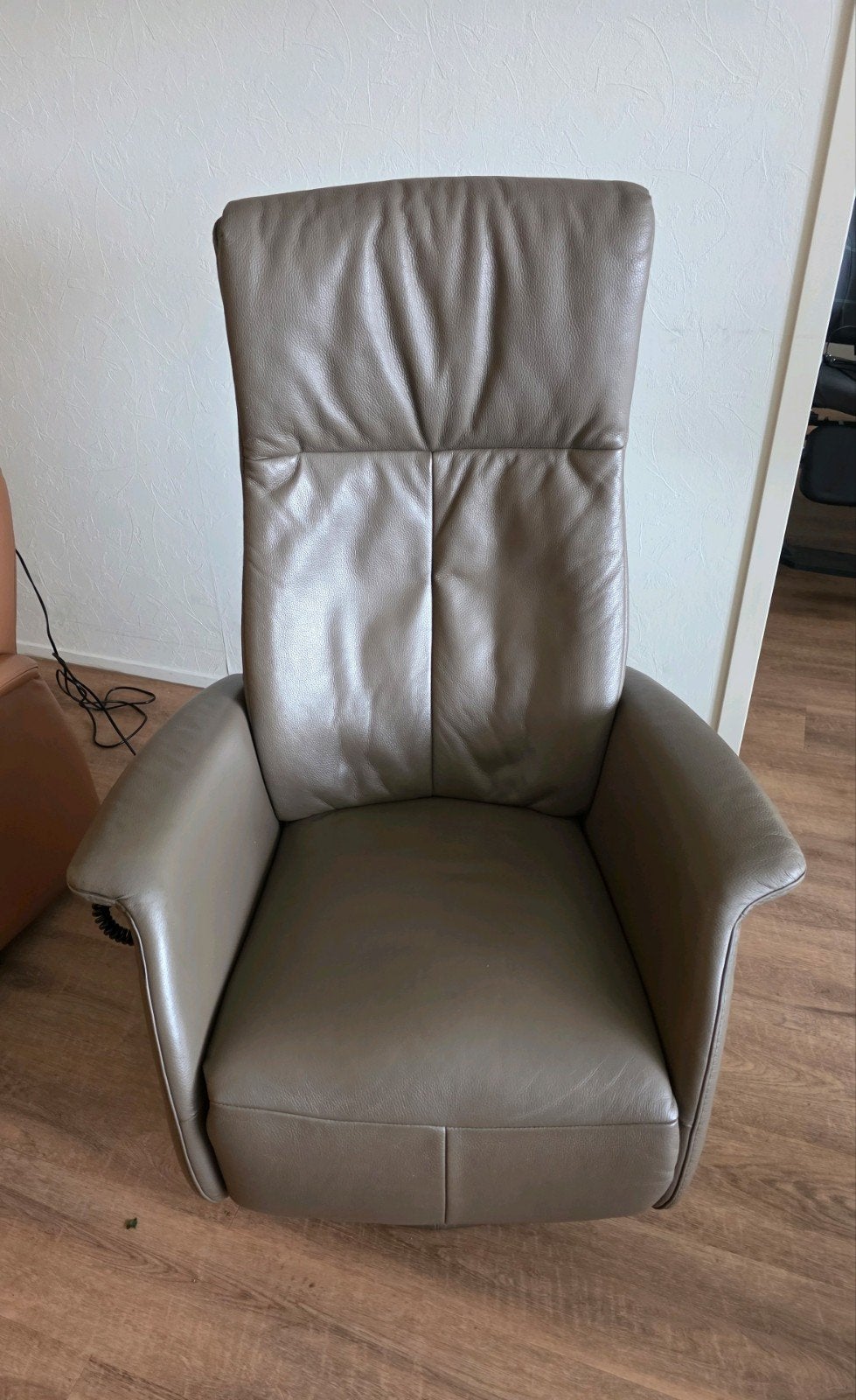 Nieuwstaat Stawett  elektrische staop relax fauteuil stoel, Huis en Inrichting, Fauteuils, Ophalen, Zo goed als nieuw, 50 tot 75 cm