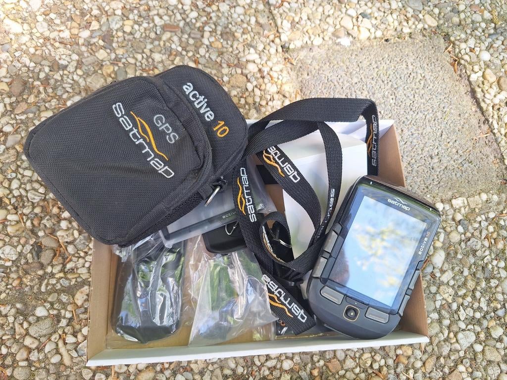 Satmap Active 10 GPS Outdoor Navigatie met accessoires, Ophalen of Verzenden, Zo goed als nieuw