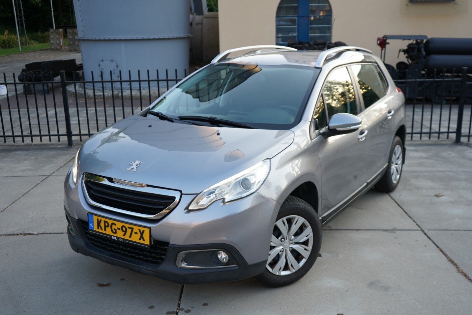 Peugeot 2008 1.2 VTI 60KW/82PK 2014 Grijs, Voorwielaandrijving, Stof, 1199 cc, Parkeersensor