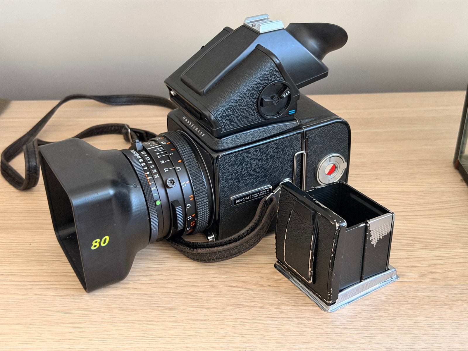 Hasselblad 500CM (CLA in 2026), Carl Zeiss 80mm 2.8 en PME-5, Audio, Tv en Foto, Fotocamera's Analoog, Gebruikt, Spiegelreflex