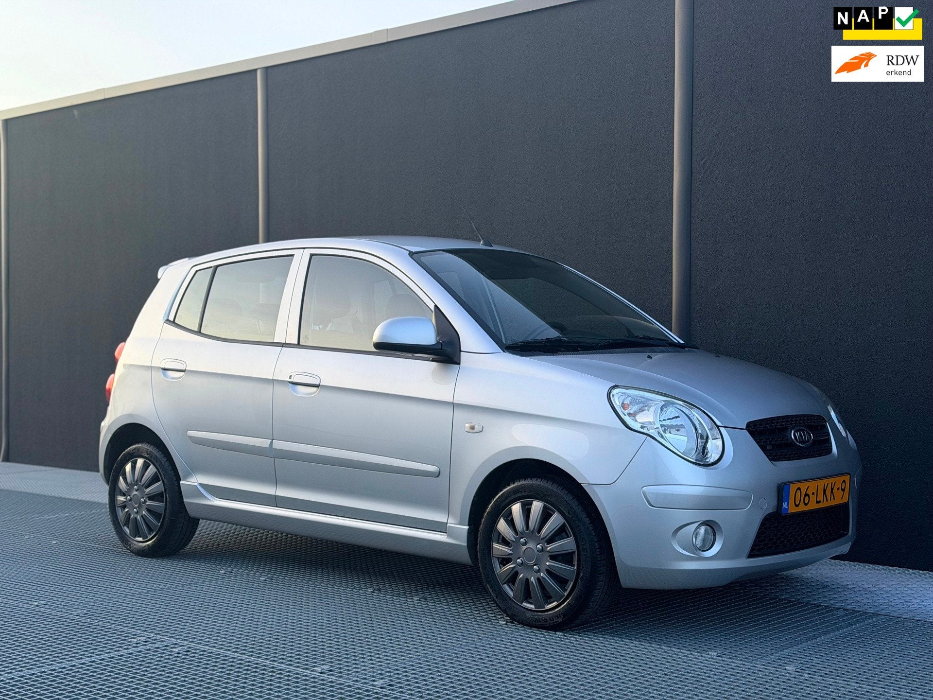 Kia Picanto 1.0 Seven|NW DISTRIEBUTIERIEM |Airc|2eig, Auto's, Kia, Stof, Zwart, 4 cilinders, 400 kg