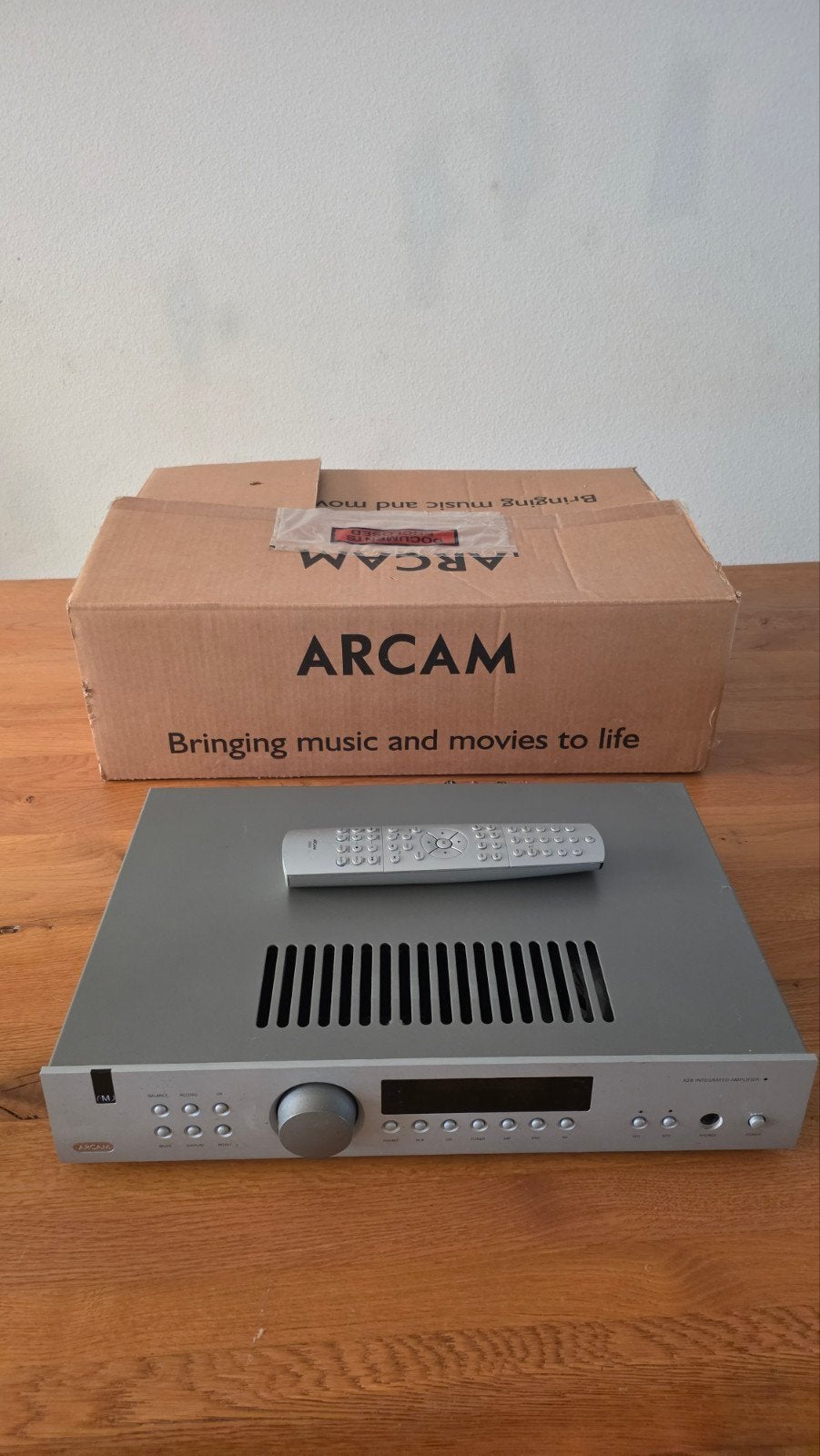 Arcam FMJ A28 Geïntegreerde Versterker met Afstandsbediening, Audio, Tv en Foto, Versterkers en Receivers, Zo goed als nieuw, 60 tot 120 watt
