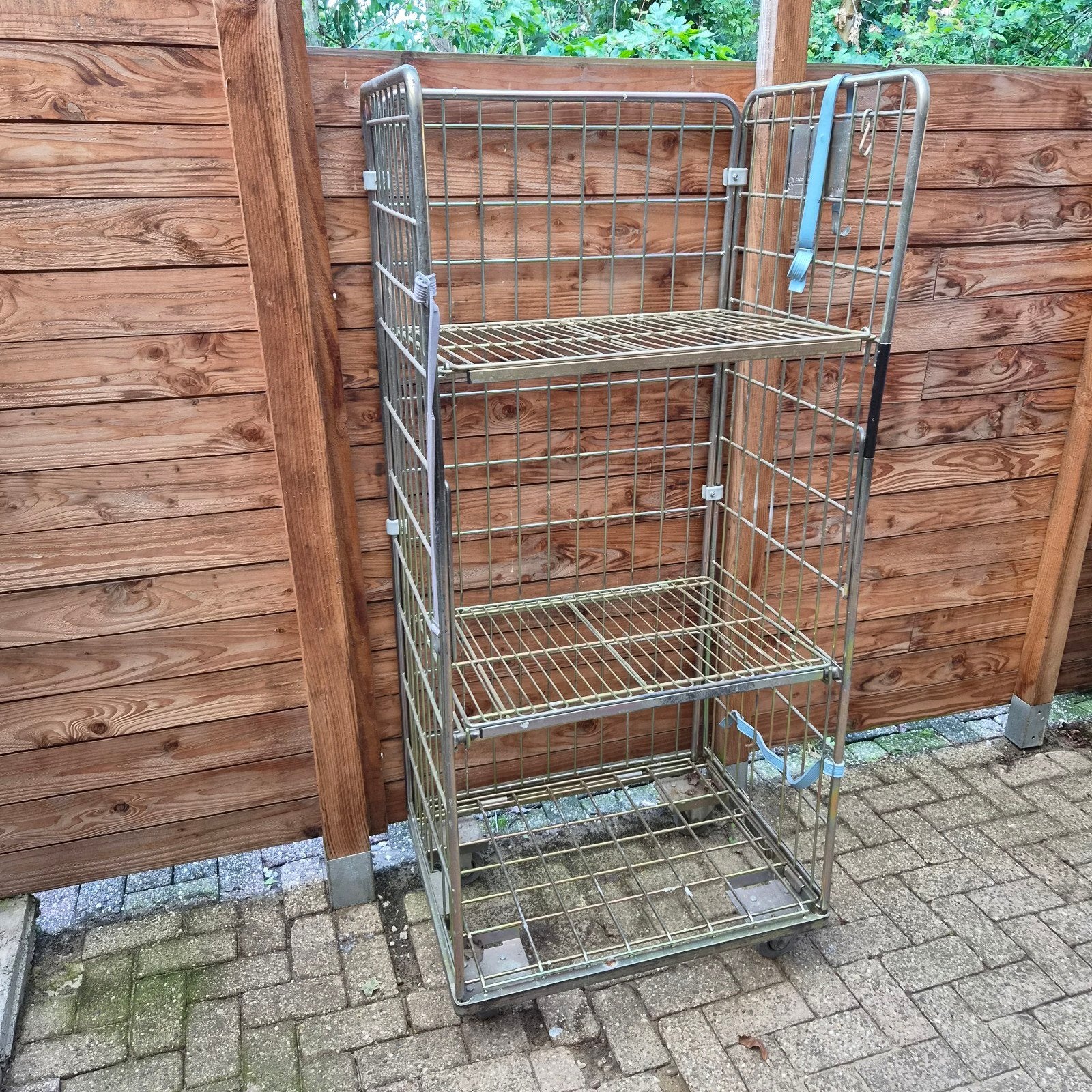 Post kar/ pakketten kar / rol container, Ophalen