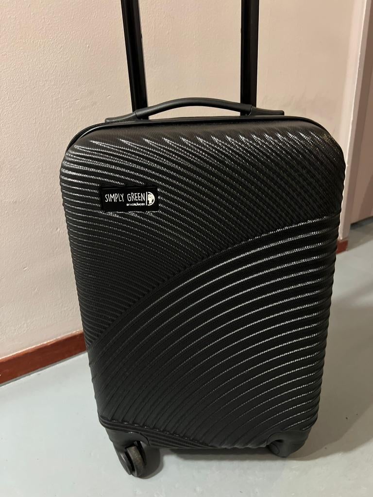 Three Hand Luggage Suitcases, Sieraden, Tassen en Uiterlijk, Koffers, Ophalen, 50 tot 60 cm, Hard kunststof, Zo goed als nieuw