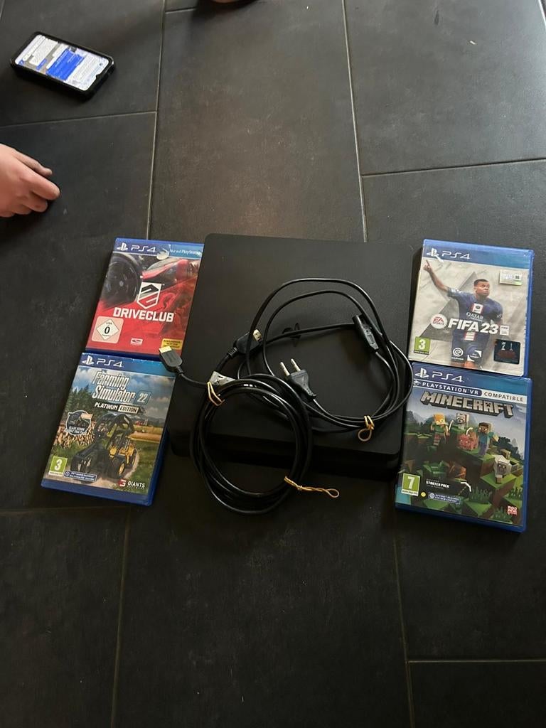 Playstation 4 Slim met games en kabels, Spelcomputers en Games, Ophalen, Zonder controller, Slim, 500 GB