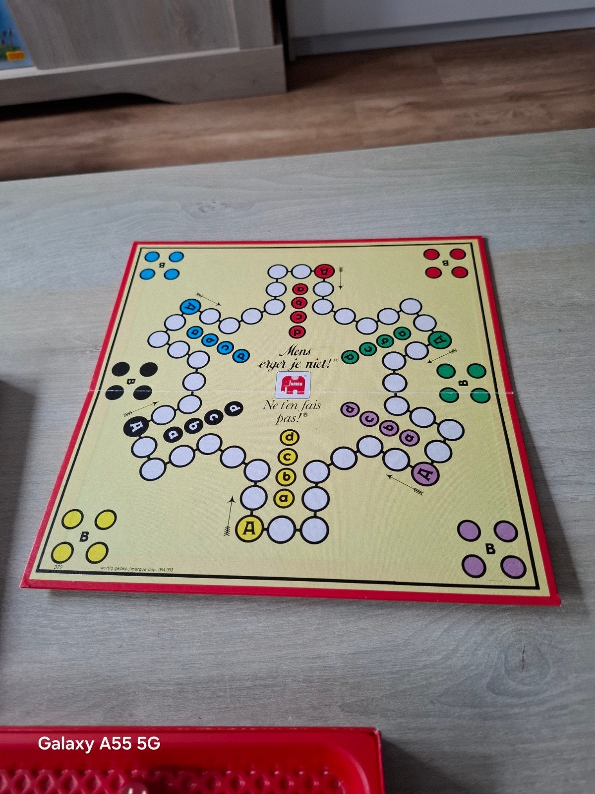 Mensen Erger Je Niet! Bordspel - Klassiek Gezelschapsspel, Ophalen of Verzenden, Drie of vier spelers, Jumbo B.V., Postbus 100, 1300 AC Almere, Nederland