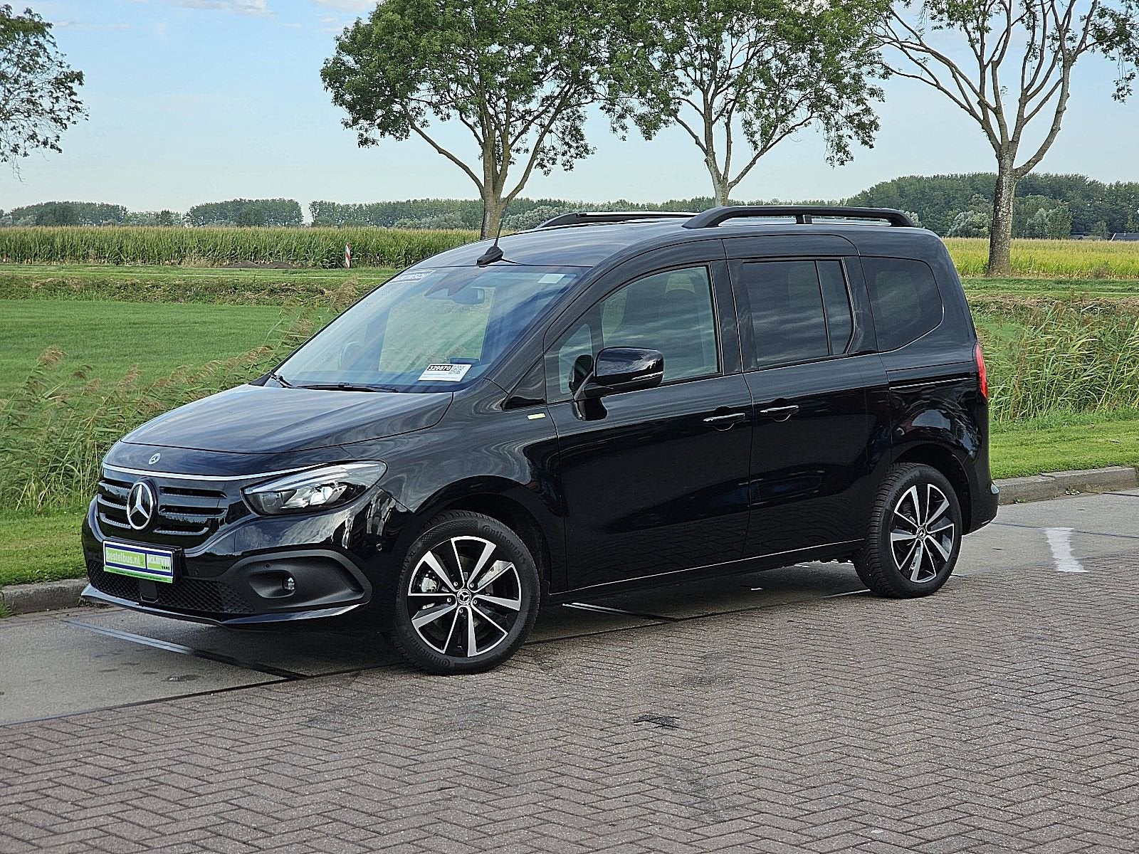 MERCEDES-BENZ EQT l1 led 278km wltp!, Auto's, Automaat, Gebruikt, Zwart, Stoelverwarming