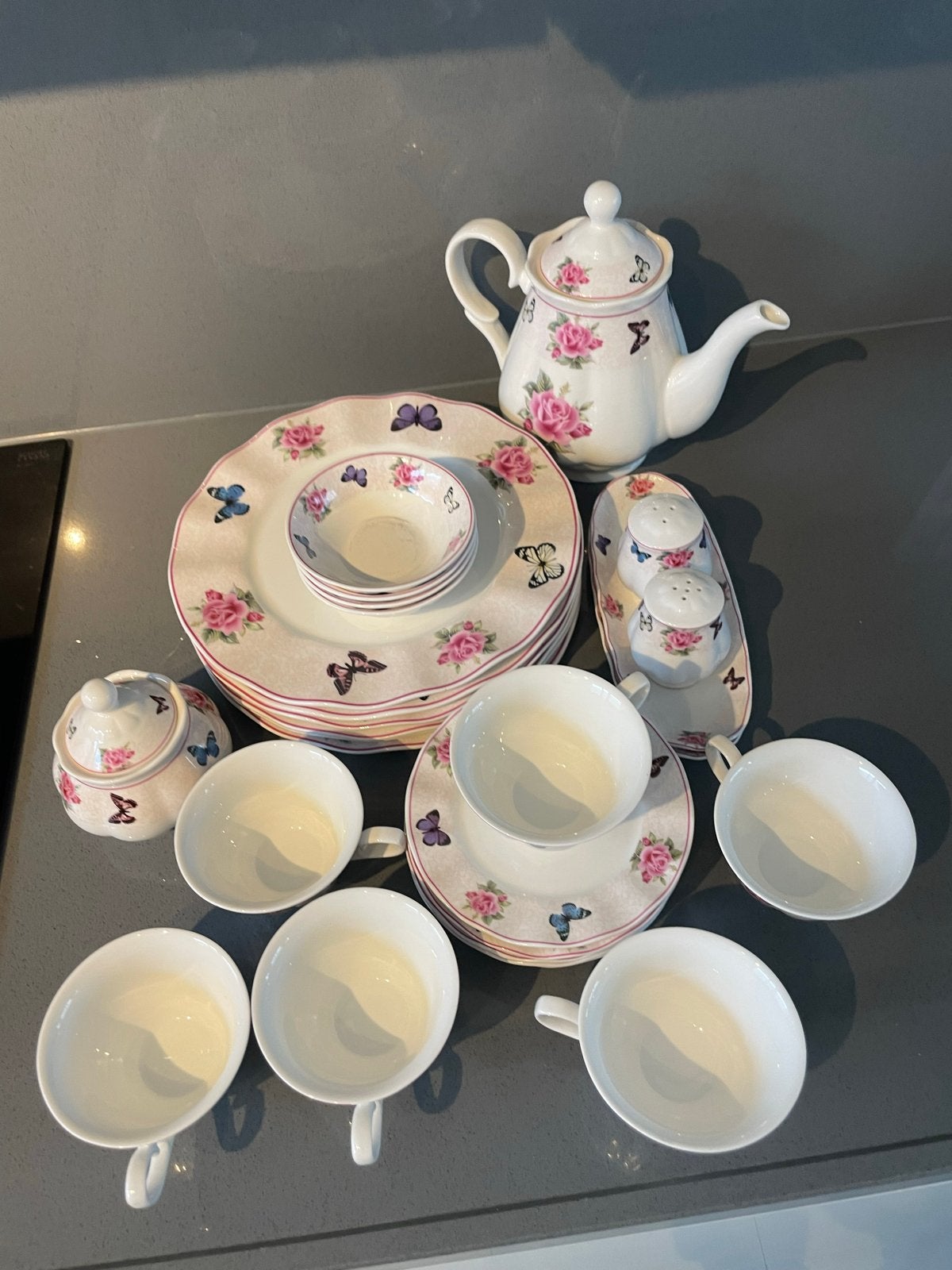 Karaca servies set met vlinders en rozen, Ophalen, Overige merken, Klassiek, Zo goed als nieuw