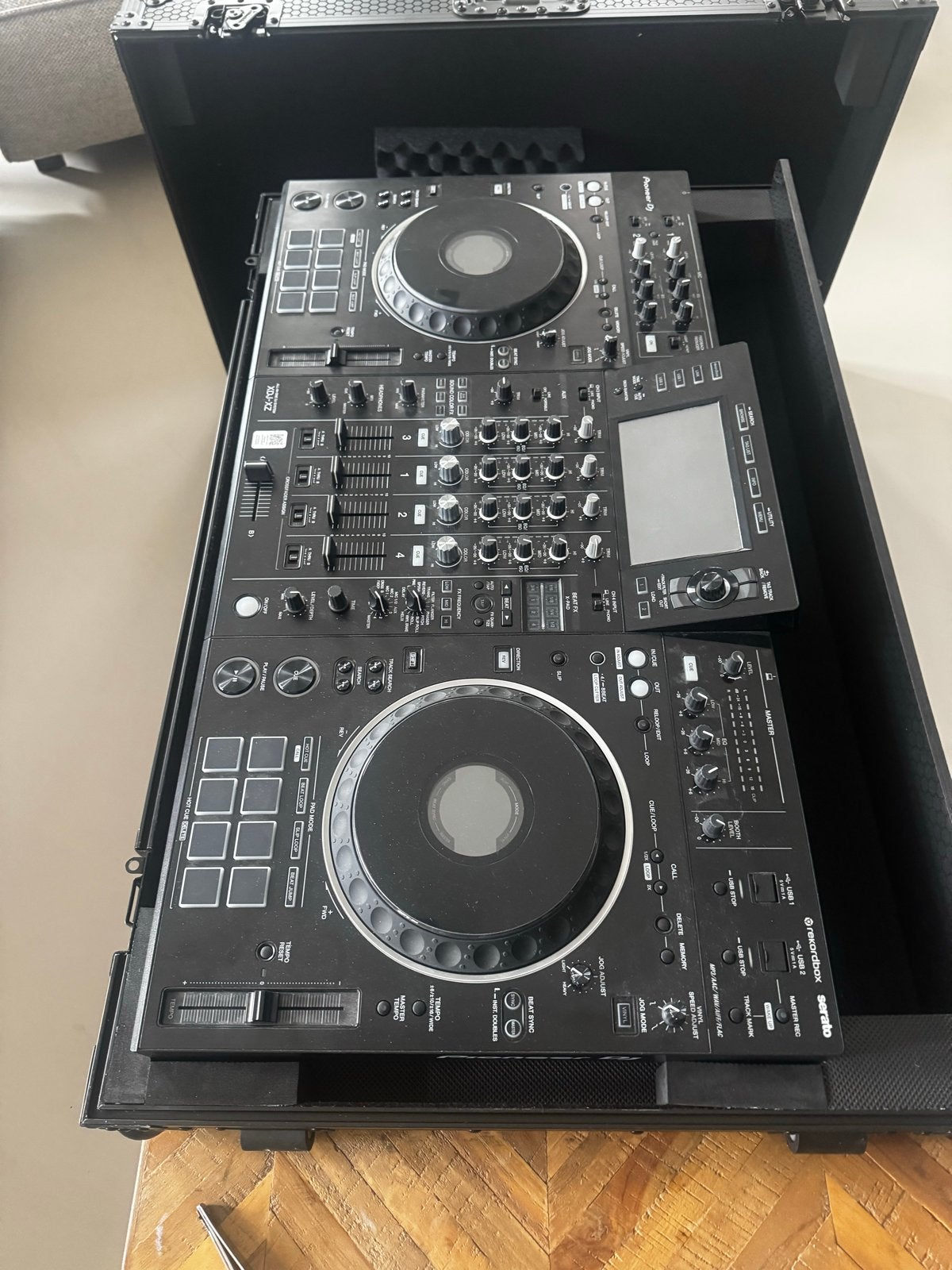 Pioneer XDJ-XZ met Flightcase - Zo goed als nieuw, Muziek en Instrumenten, Dj-sets en Draaitafels, Ophalen, Zo goed als nieuw