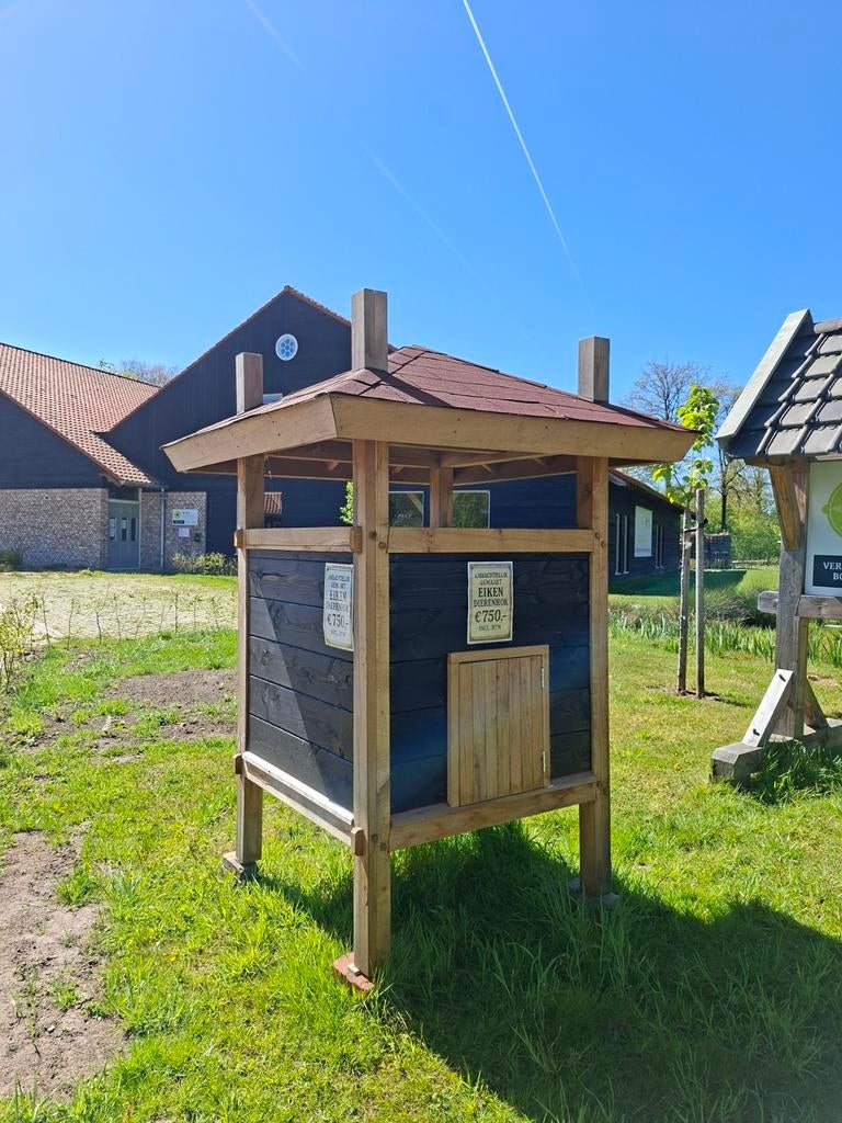 Twee eiken speelhuisje, dierenverblijf, mini hooiberg, Ophalen