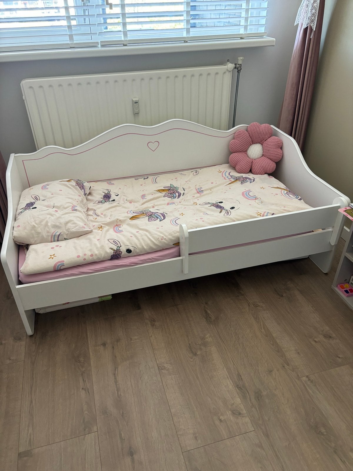 Wit kinderbed met roze accenten en hartje, Gebruikt, 70 tot 85 cm, Ophalen of Verzenden, Lattenbodem