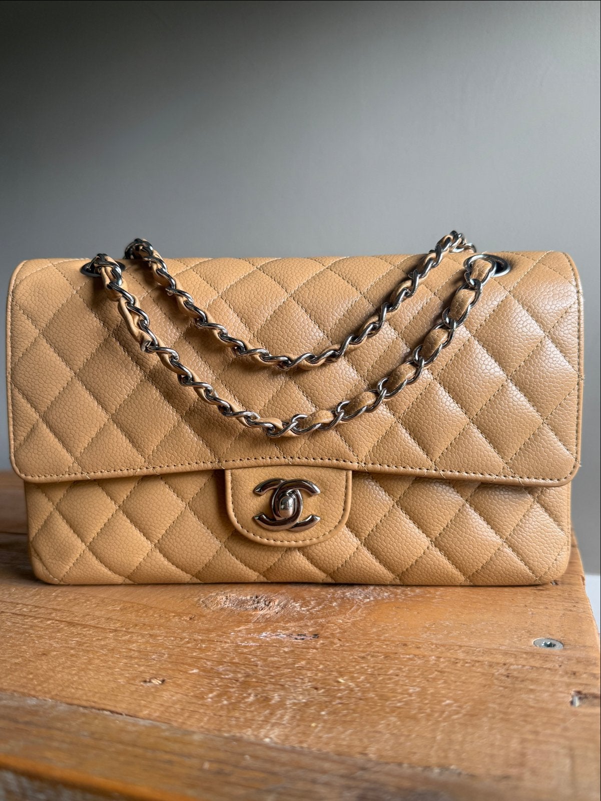 Chanel Classic Flap Medium - Beige Caviar Leer, Sieraden, Tassen en Uiterlijk, Ophalen of Verzenden, Zo goed als nieuw, Beige