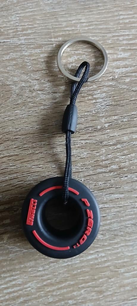 Pirelli p zero f1 sleutelhanger keychain car band raceband, Ophalen of Verzenden, Zo goed als nieuw, Sport