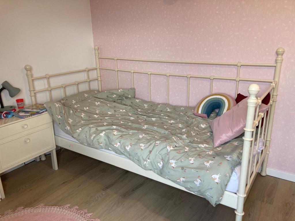 IKEA Bed 90x200 gratis - Exclusief lattenbodem, Huis en Inrichting, Slaapkamer | Bedden, Ophalen, Gebruikt, 90 cm, Eenpersoons