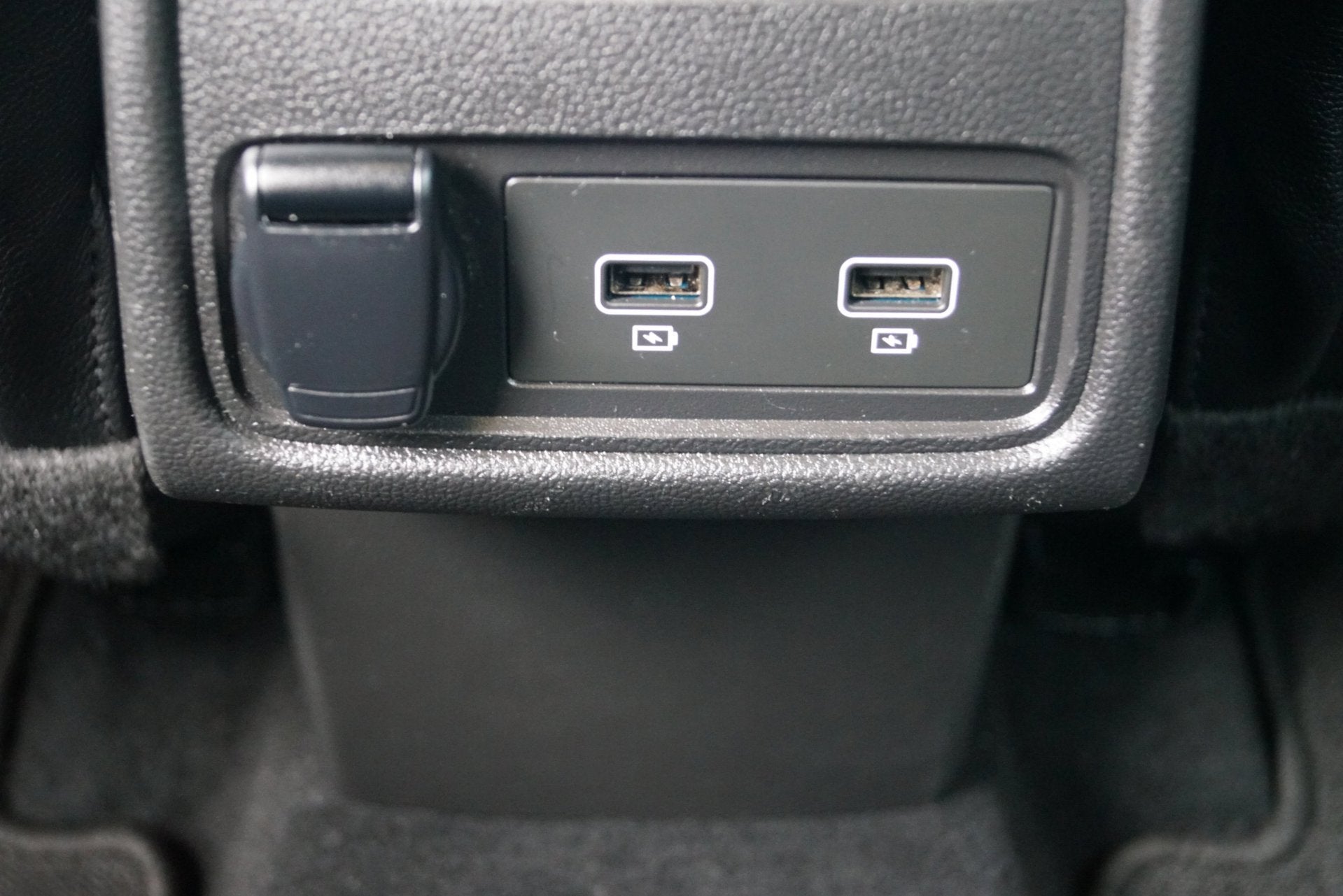 Foto 34 van Renault Captur 1.3 TCe 130 Intens Autom Half Leder/Stof Spor