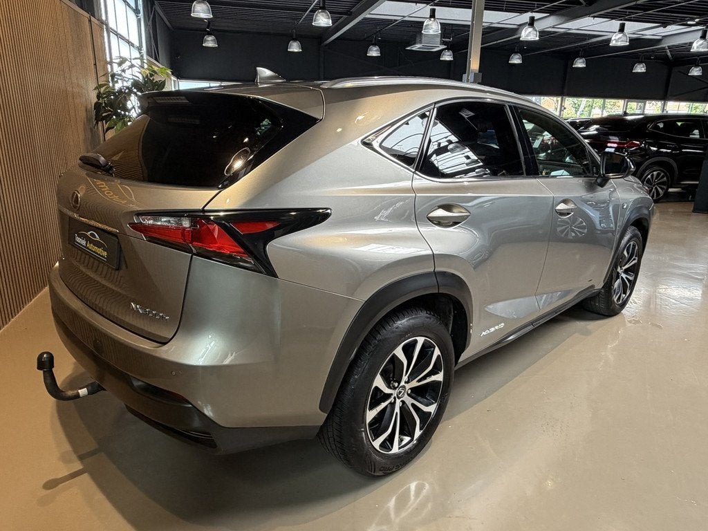 Lexus NX 300h AWD Luxury Line (bj 2015, automaat), Auto's, Lexus, Automaat, Gebruikt, Met garantie (alle), 1760 kg