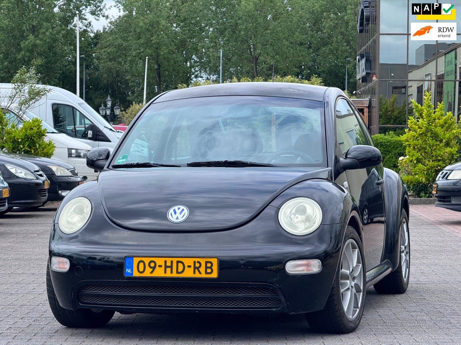 Volkswagen New Beetle 1.6 | APK 10-04-2027 | Airco | Elektri, Auto's, Stof, Gebruikt, 4 stoelen, Zwart