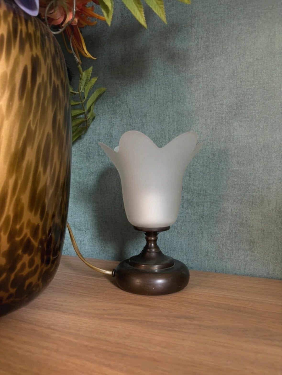 Vintage Tafellampje met Matglazen Tulpvormige Kap, Antiek en Kunst, Ophalen of Verzenden