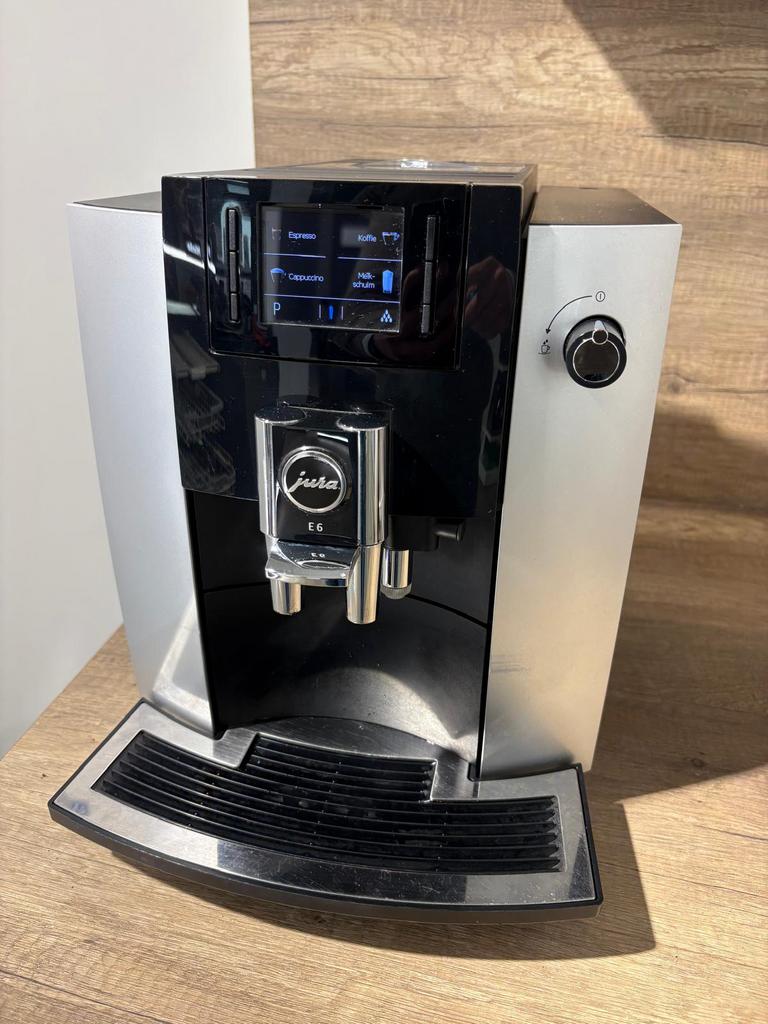 Jura E6, 10 kopjes of meer, Koffiemachine, Ophalen of Verzenden, Zo goed als nieuw