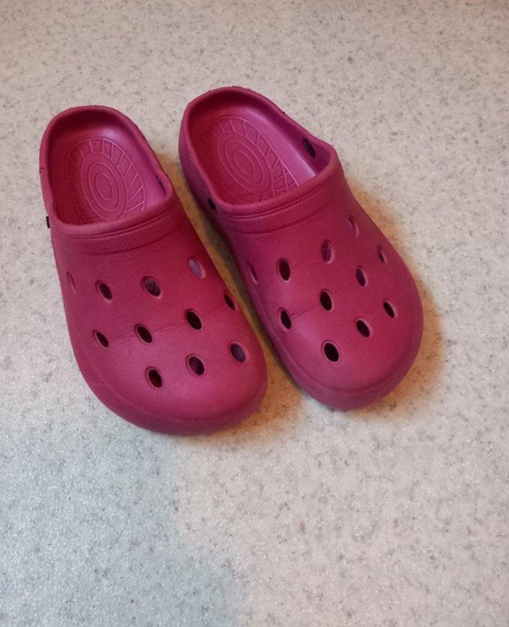 Donkerroze 'Crocs' mt 38 (Nijmegen oost), Overige typen, Ophalen of Verzenden, Roze, Gedragen