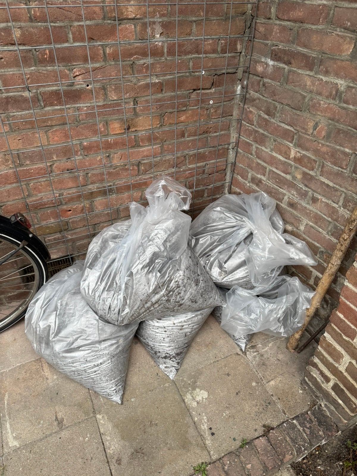 Gratis zwart zand in zakken, Tuin en Terras, Zand, Ophalen, Zo goed als nieuw, Overige typen