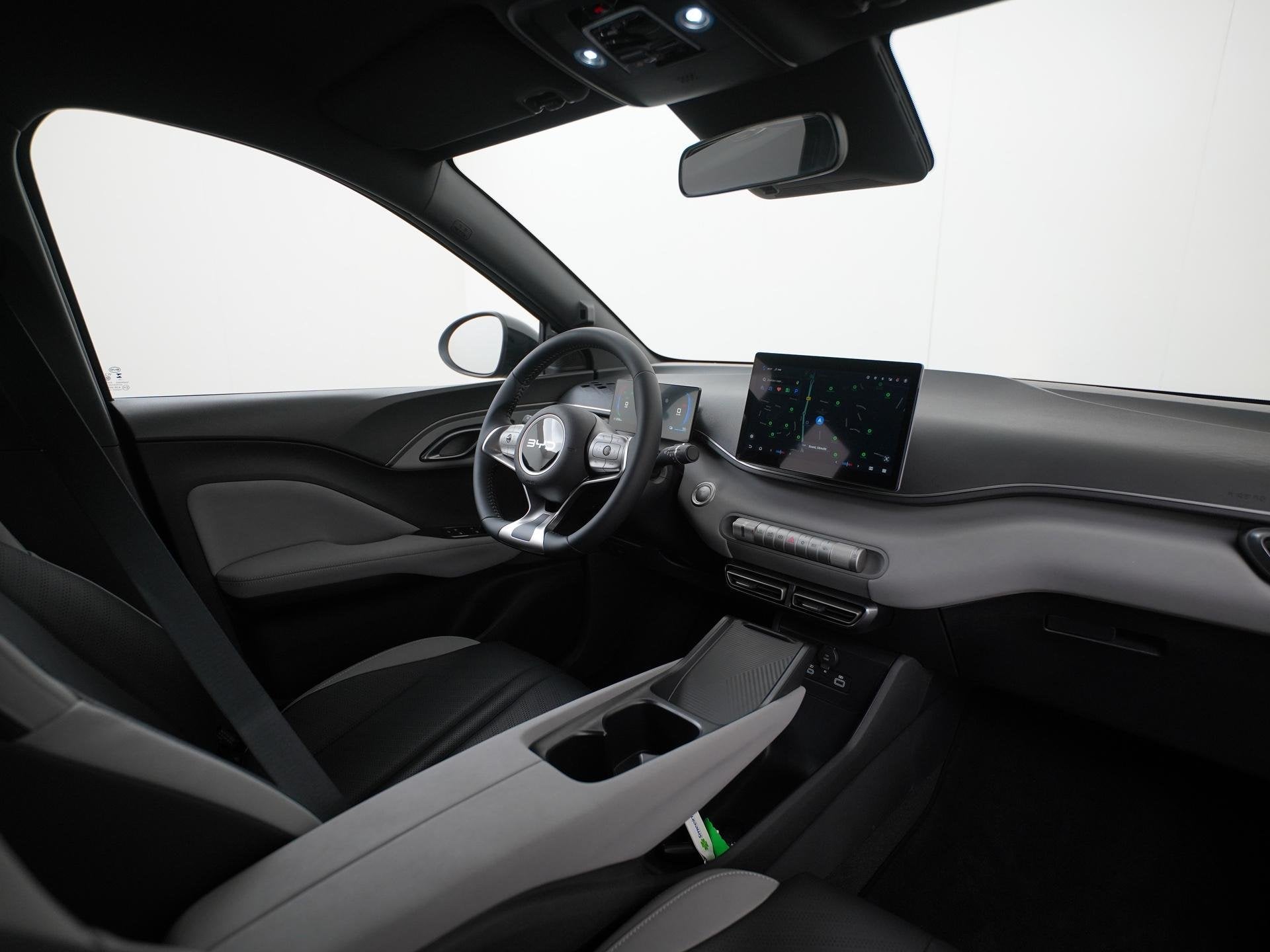 BYD DOLPHIN SURF Boost 43 kWh | Digital Cockpit | Navigatie, Auto's, BYD, Gebruikt, 322 km, Lichtsensor, 4 stoelen