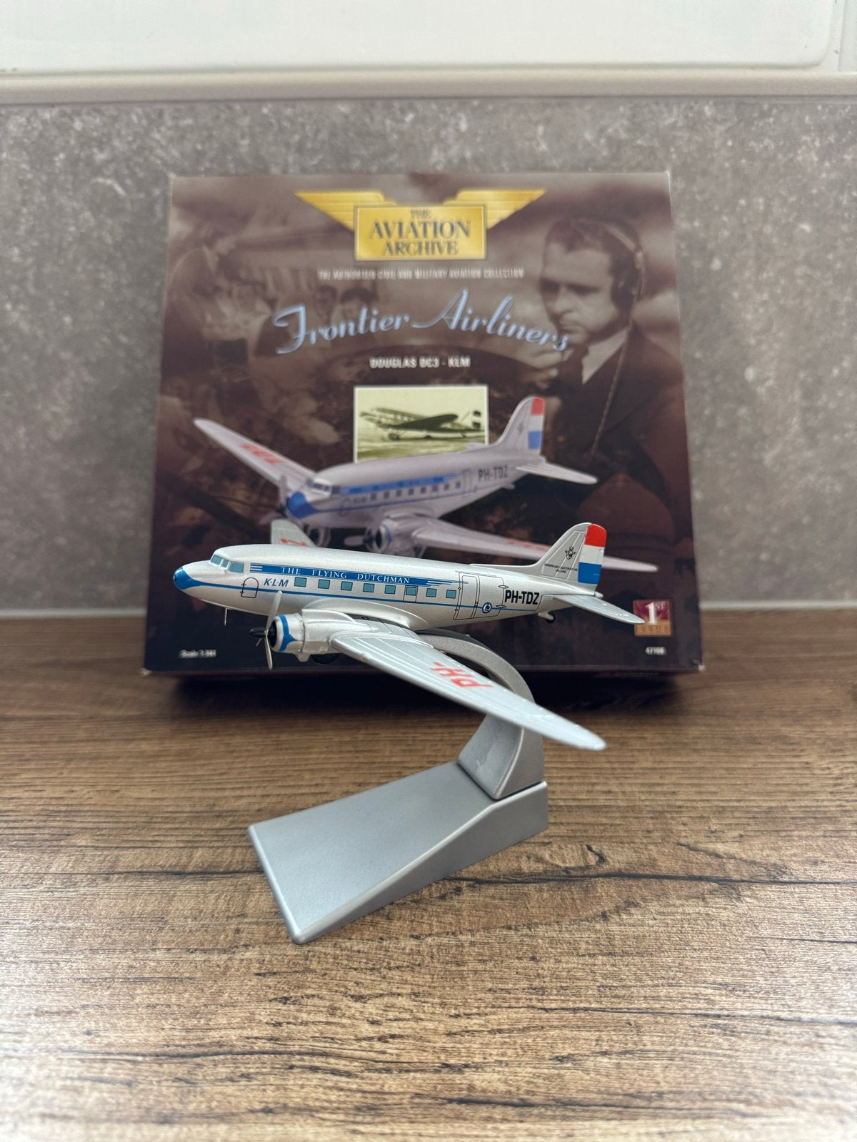Corgi 1:144 KLM Douglas DC-3 PH-TDZ met standaard, Verzamelen, Ophalen of Verzenden, Zo goed als nieuw