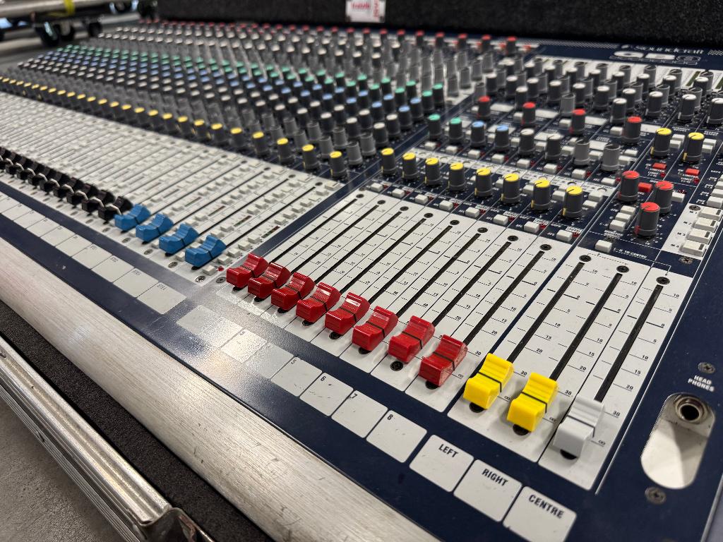 Soundcraft GB8-24 Mengpaneel - 24 Kanalen, Ophalen, Gebruikt, 20 kanalen of meer