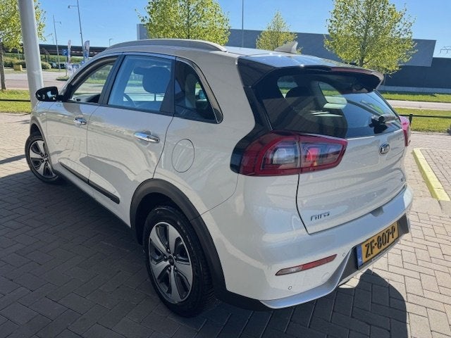 Kia Niro 1.6 GDi HYBRID DYNAMICLINE AUTOMAAT (1e EIG.), Gebruikt, Euro 6, Leder en Stof, Wit