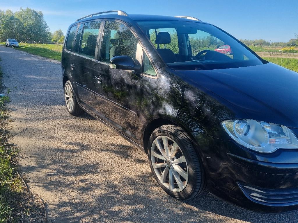 Volkswagen Touran 1.9 TDI DSG 7 Bouwjaar 2009 Zwart, Auto's, Volkswagen, Stof, Zwart, 4 cilinders, 7 stoelen