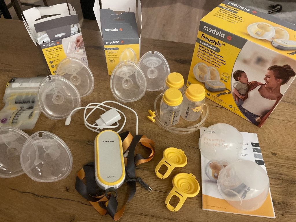 Medela Freestyle Hands-Free borstkolf inclusief accessoires, Draagbaar, Medela, Borstkolf, Ophalen of Verzenden