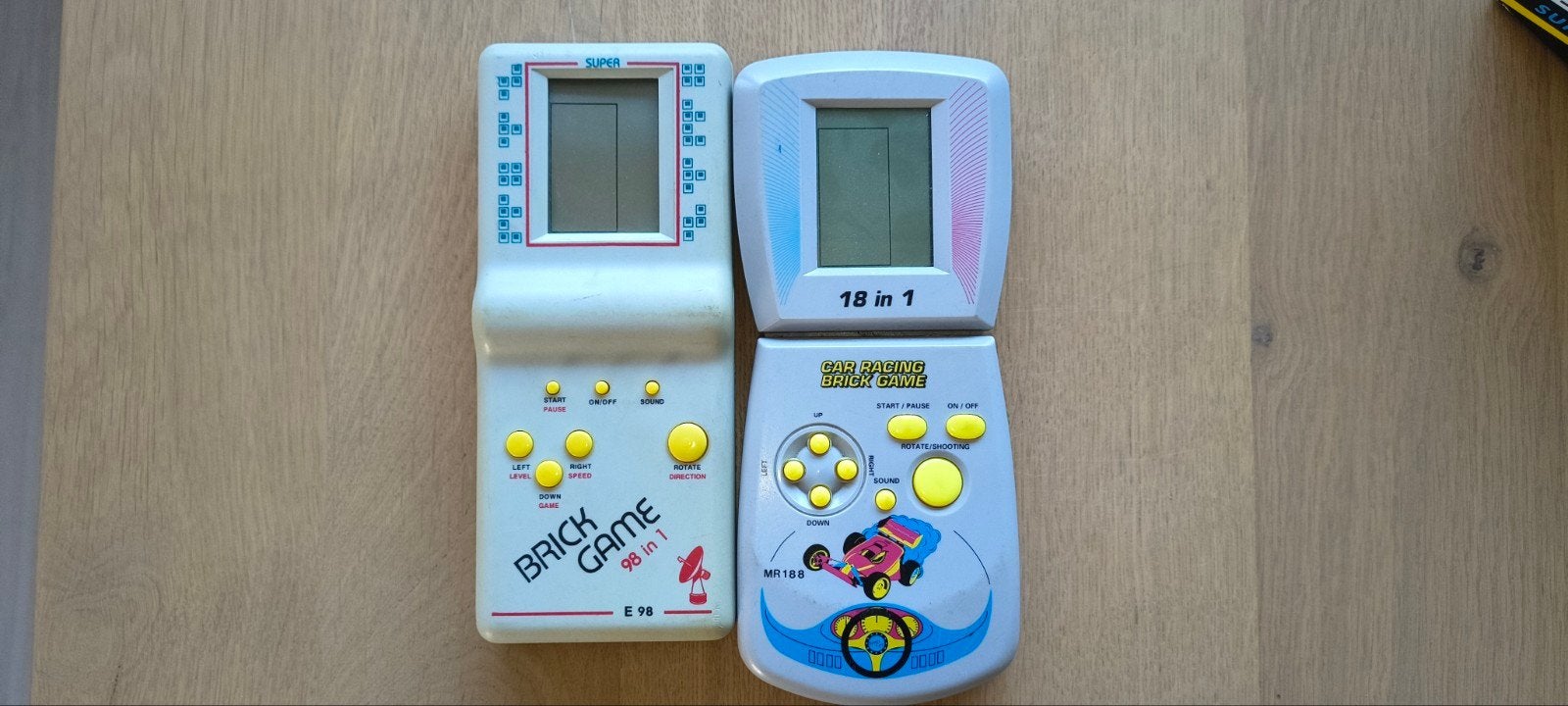 2× Retro Handhels (werkend) Brick Game 98 in 1 & Car Racing, Spelcomputers en Games, Ophalen of Verzenden, Overige merken, Gebruikt